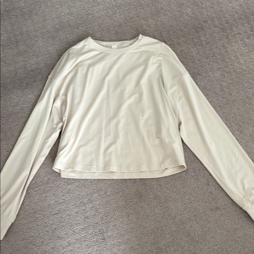Lululemon slightly cropped top